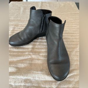 Ecco womens short boots